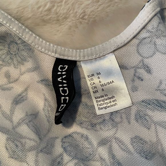 Divided White and Blue Floral Dress - Picture 3 of 5